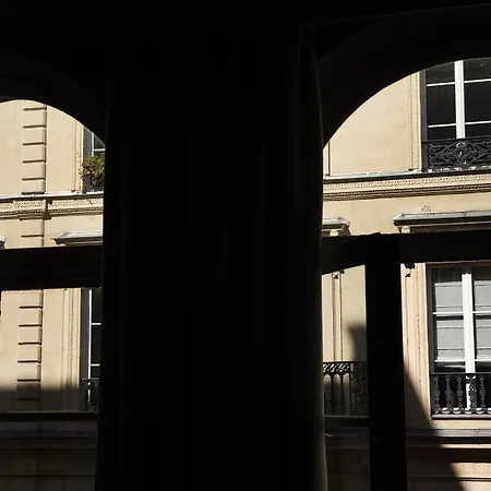 Joe M 3* Paris